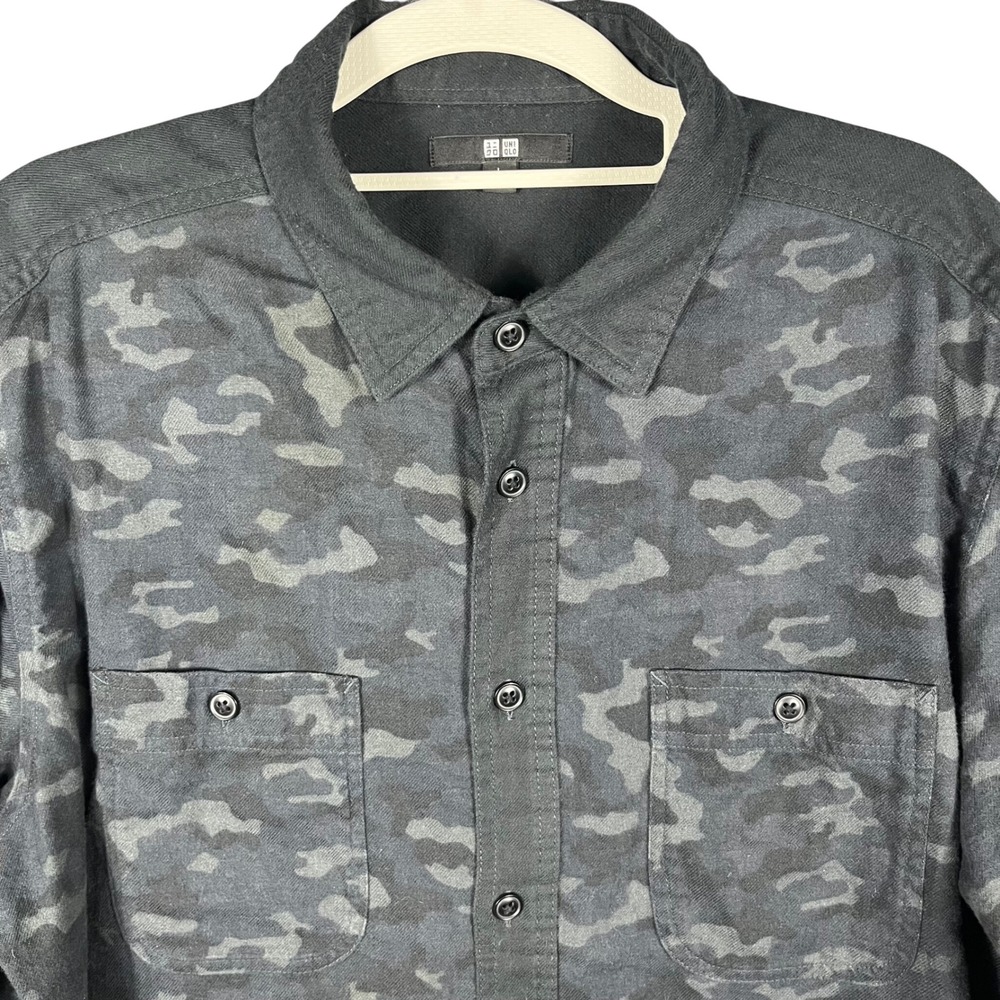 Uniqlo Flannel Button Up Shirt Mens Large Gray Camo Long Sleeve Cotton